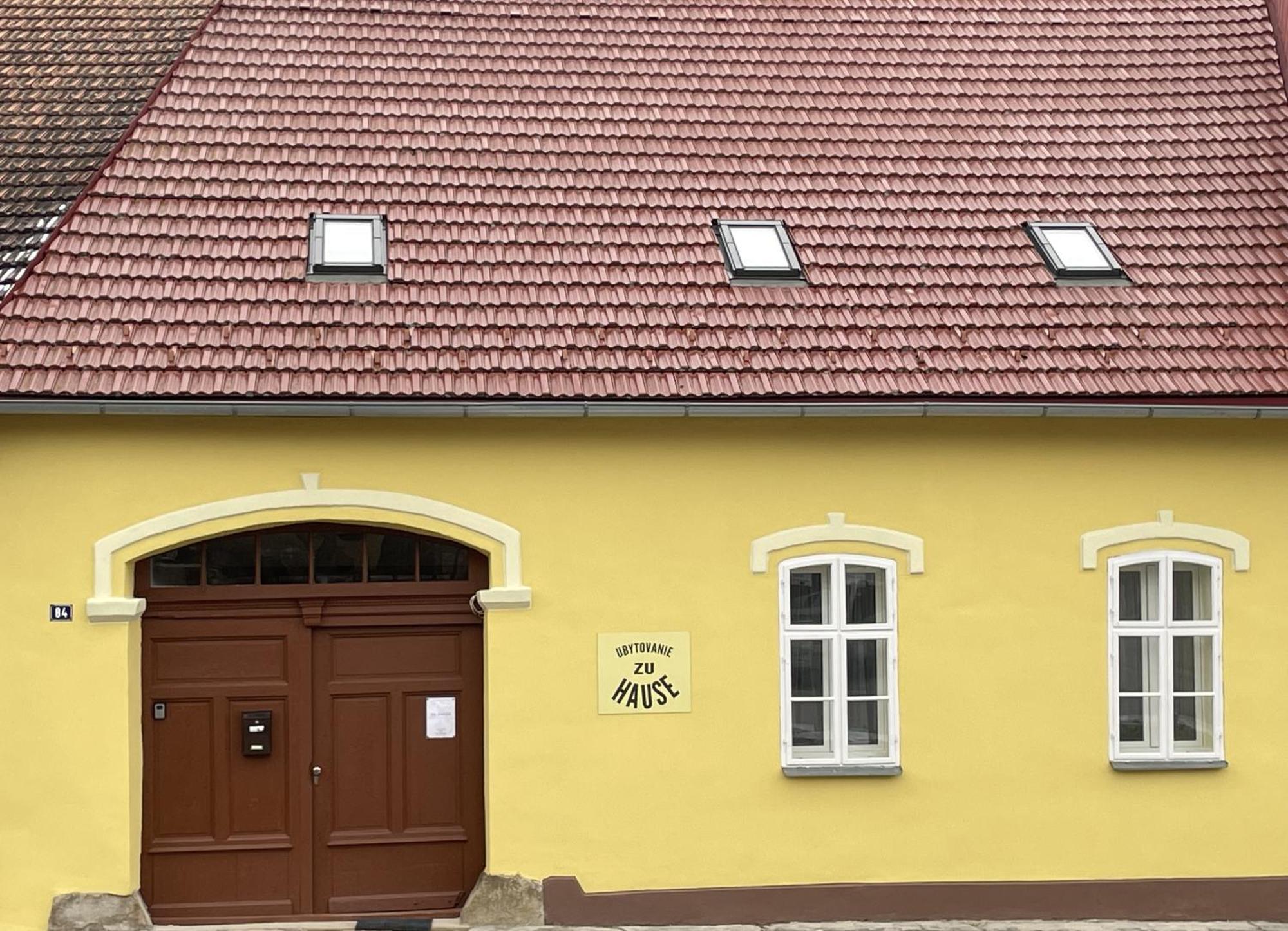 Hostal Zu Hause Vrbov Exterior foto